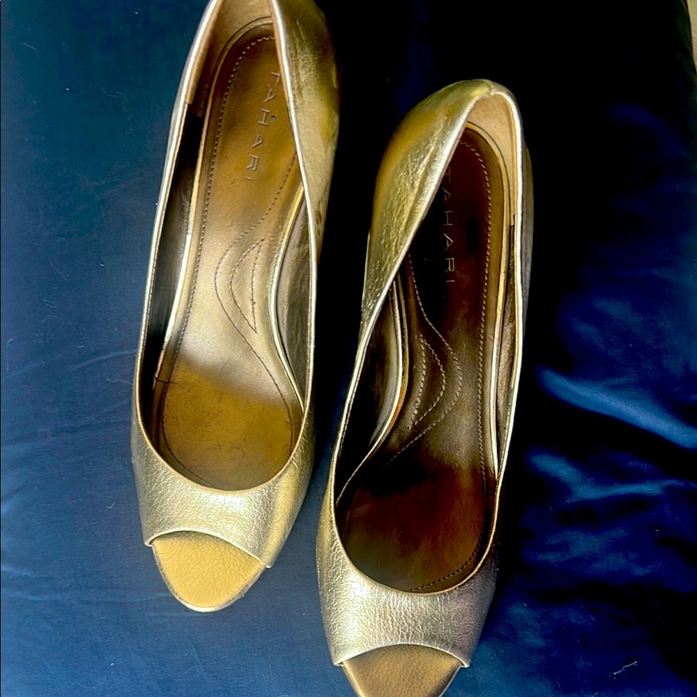 Elegant Gold Peep-Toe Heels Tahari 8.5